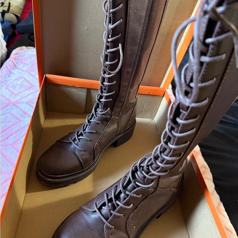 Stylish Brown Lace-Up Boots for Women - Picture 12 of 15